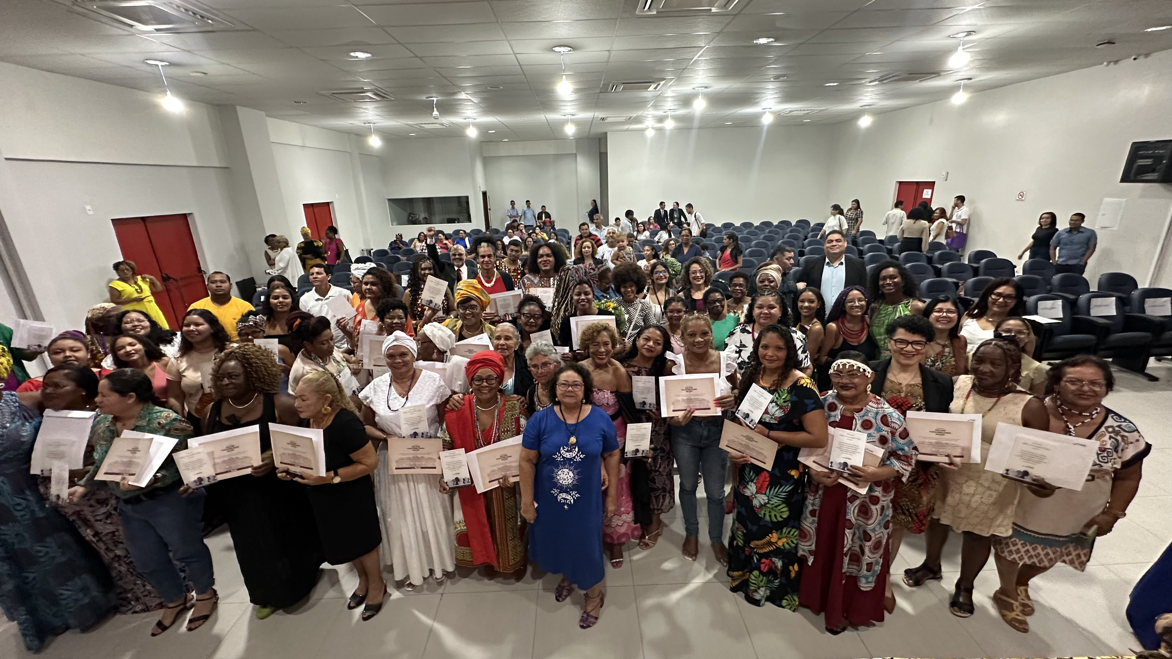 Mulheres homenageadas com a Comenda