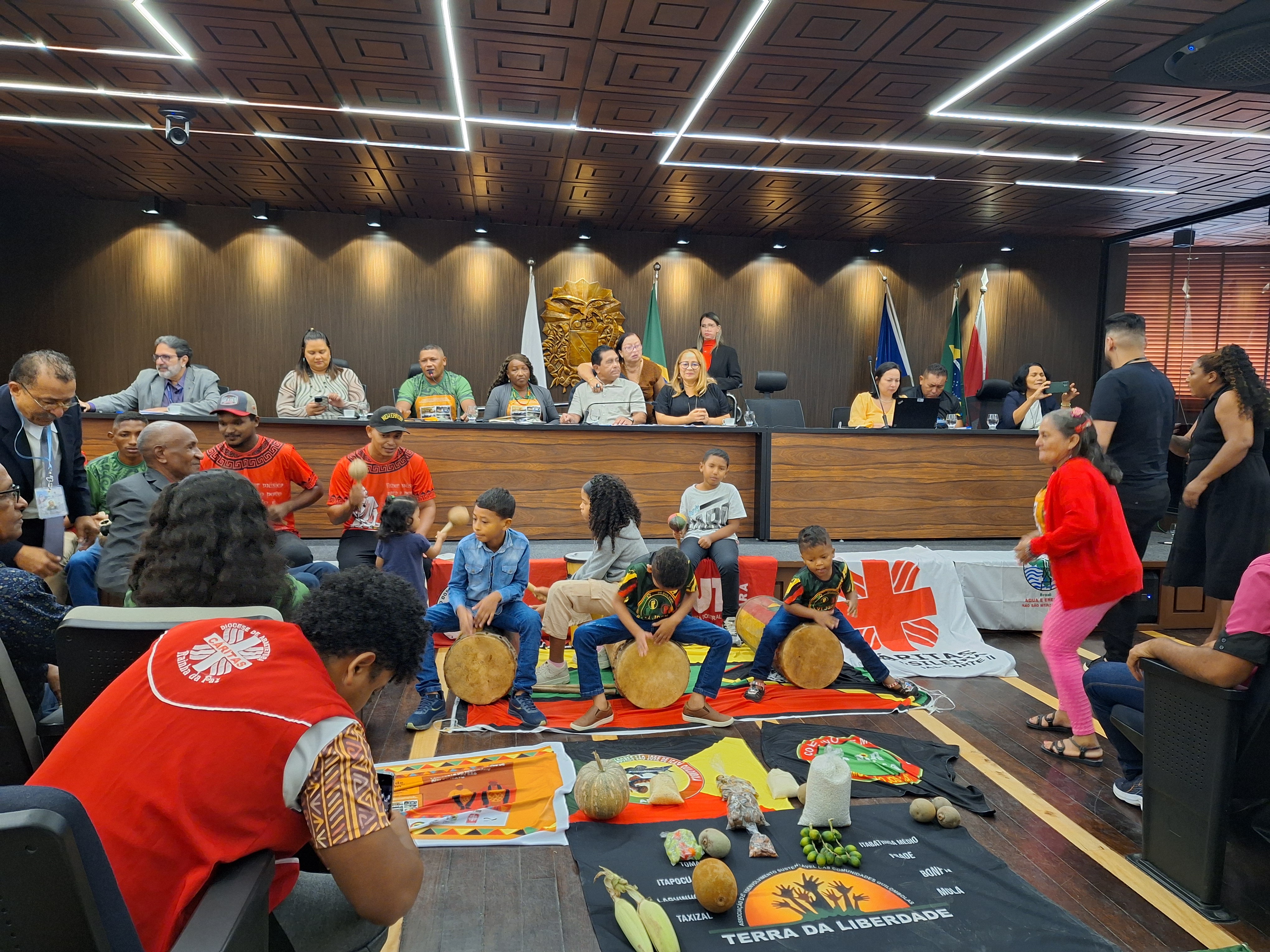 Mesa Oficial e particpantes