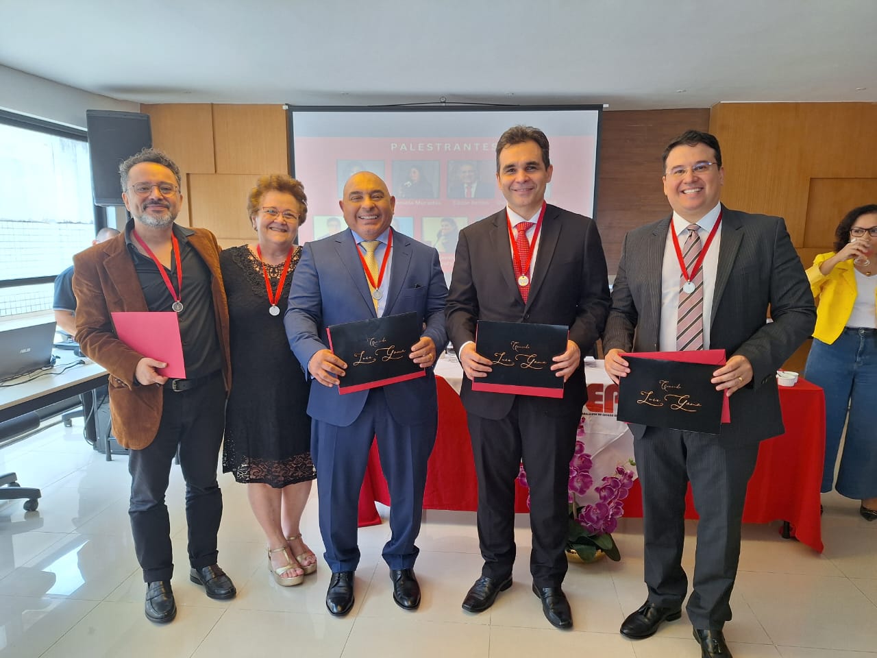 Agraciados com a Comenda