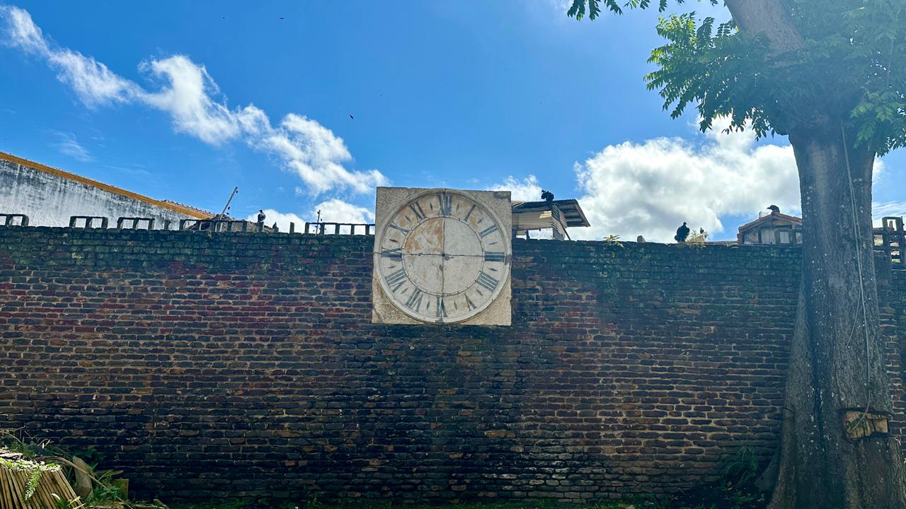 Imagem de um relógio no tempo