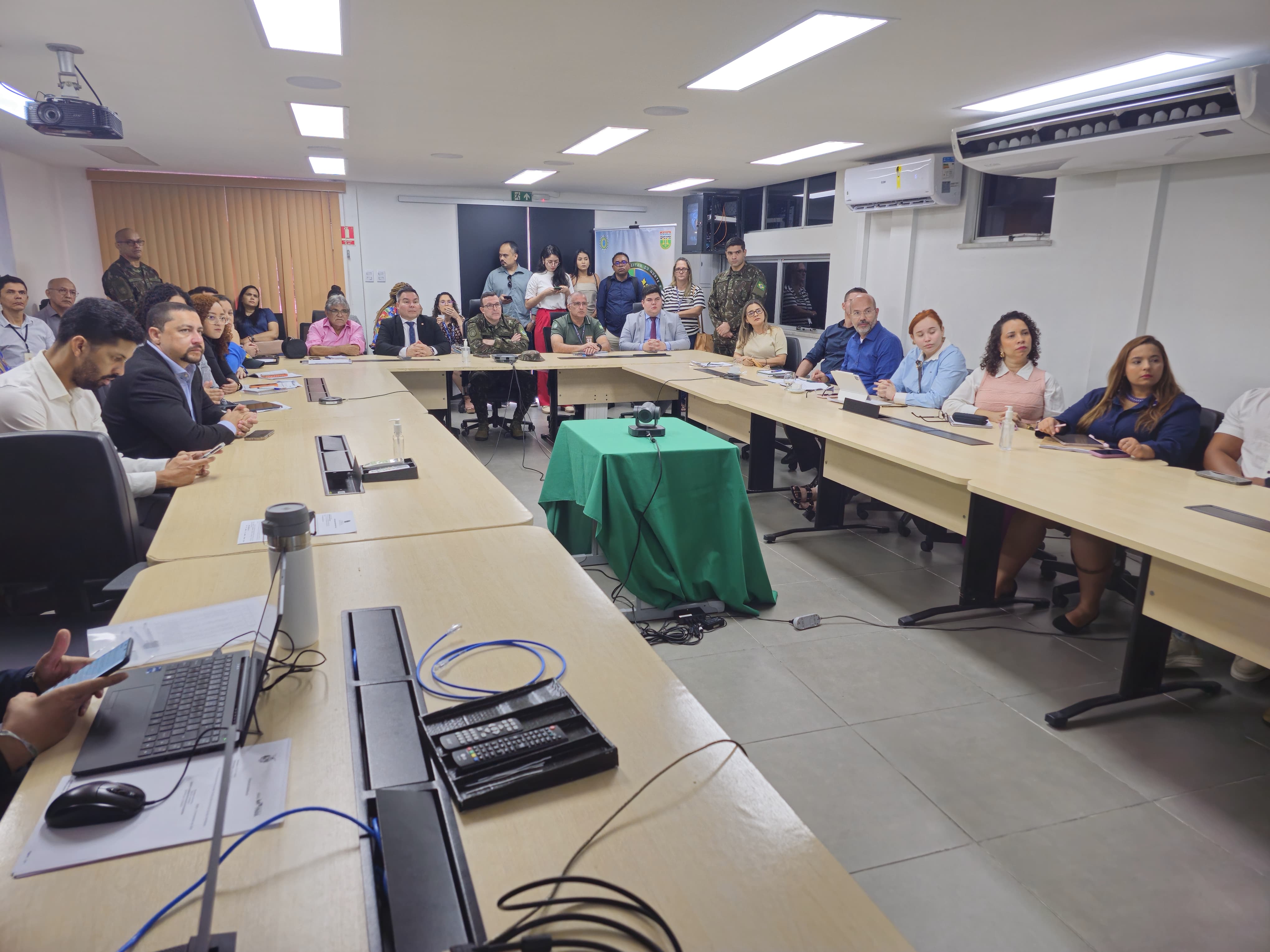 Reunião no Comando da 8ª Região Militar