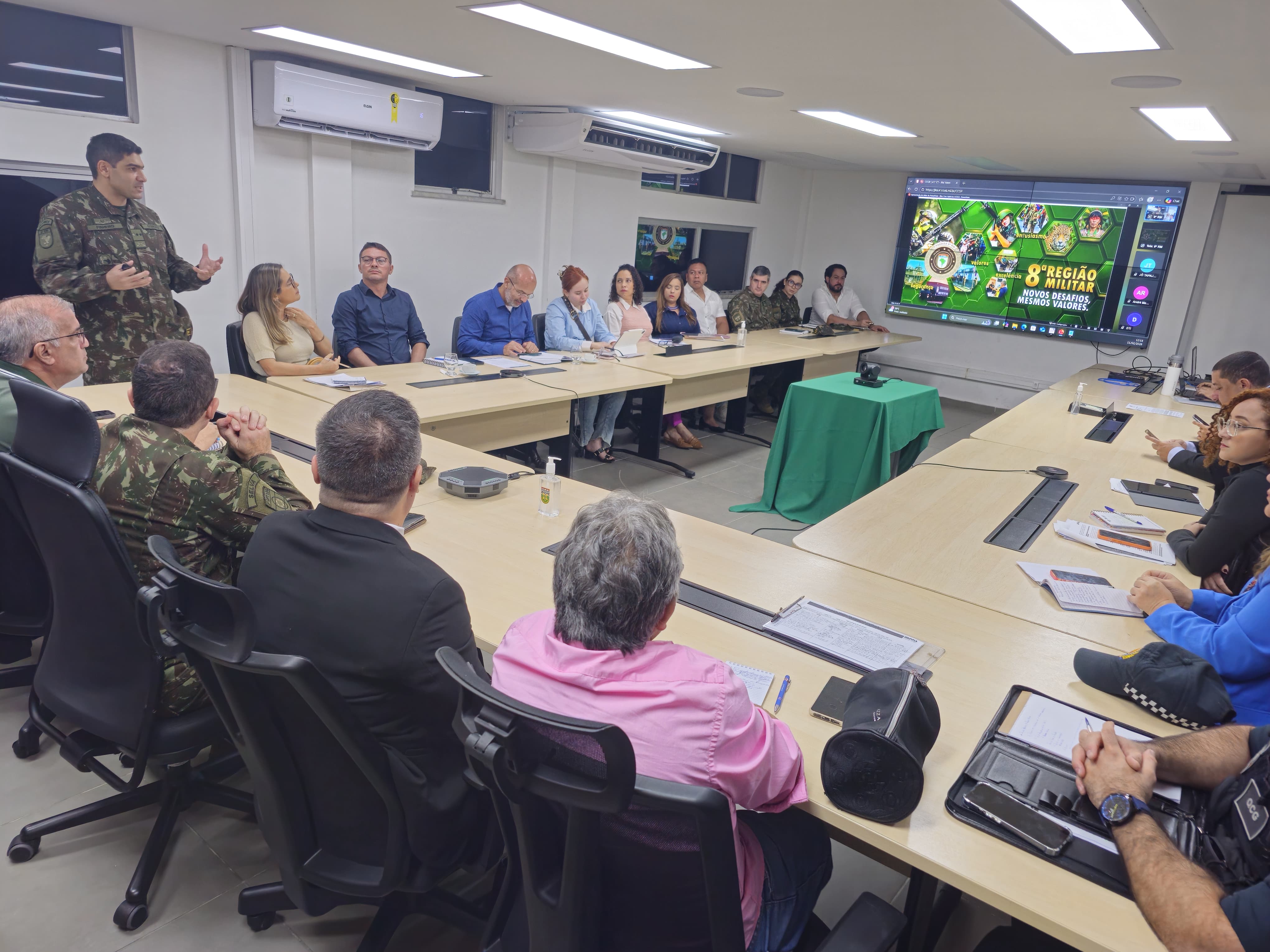 Reunião no Comando da 8ª Região Militar