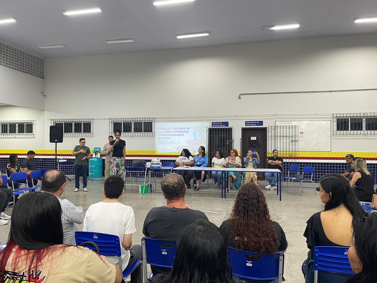 Renata Taylor participa de formação