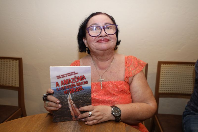 Edilza Fontes e seu livro