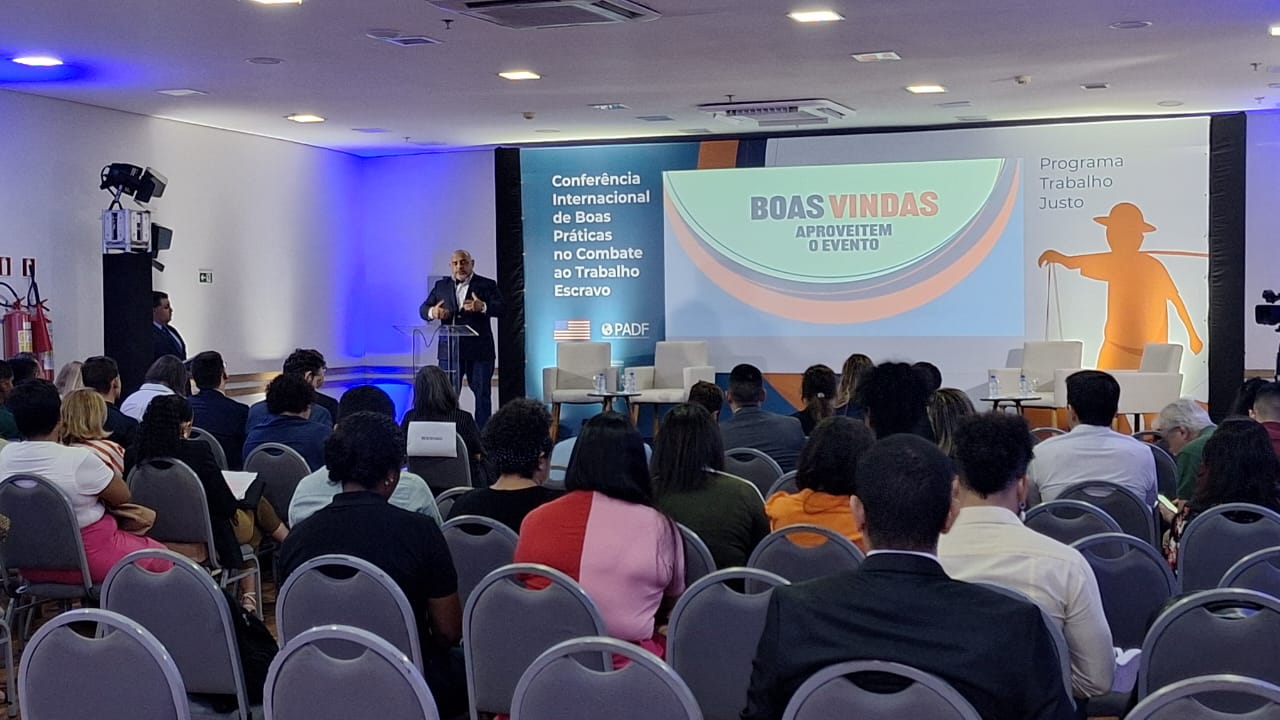 Jarbas Vasconcelos discursando