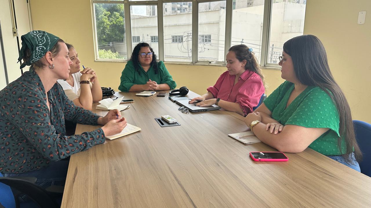 Mesa de reunião