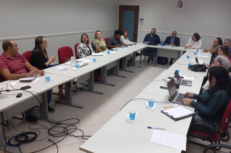 Reunião para discutir sobre a rede de proteção de crianças, adolescentes e defensores de direitos humanos