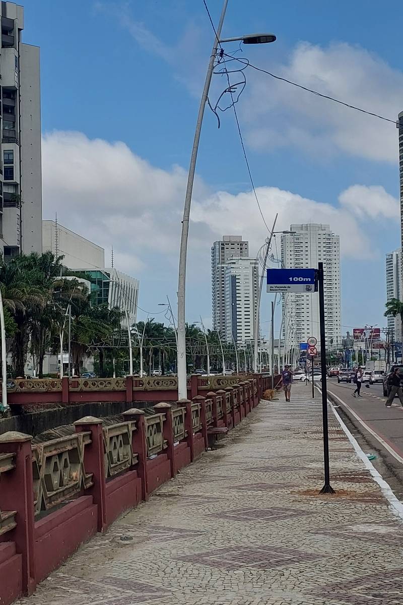Placa colocada indevidamente na Doca