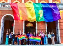 Equipes das secretarias em frente ao teatro da paz